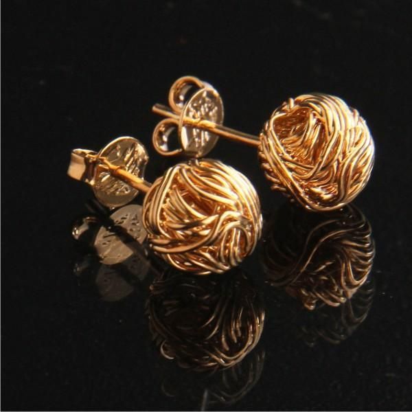 BRINCO BOLINHA NO DOURADO