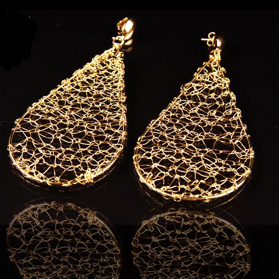 BRINCO GOTA INDÍGENA OURO 18K