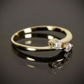 ANEL FINO COM DUAS ZIRCÔNIAS