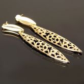 BRINCO OVAL ESTRELAS VAZADAS OURO 18K