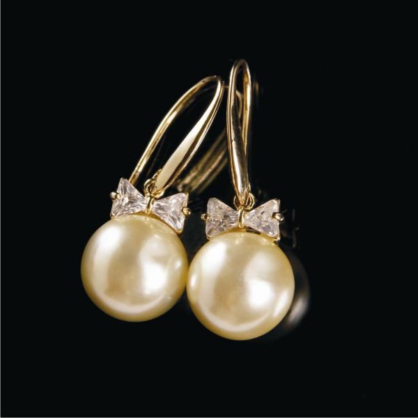 BRINCO PÉROLA COM LACINHO DE ZIRCÔNIA